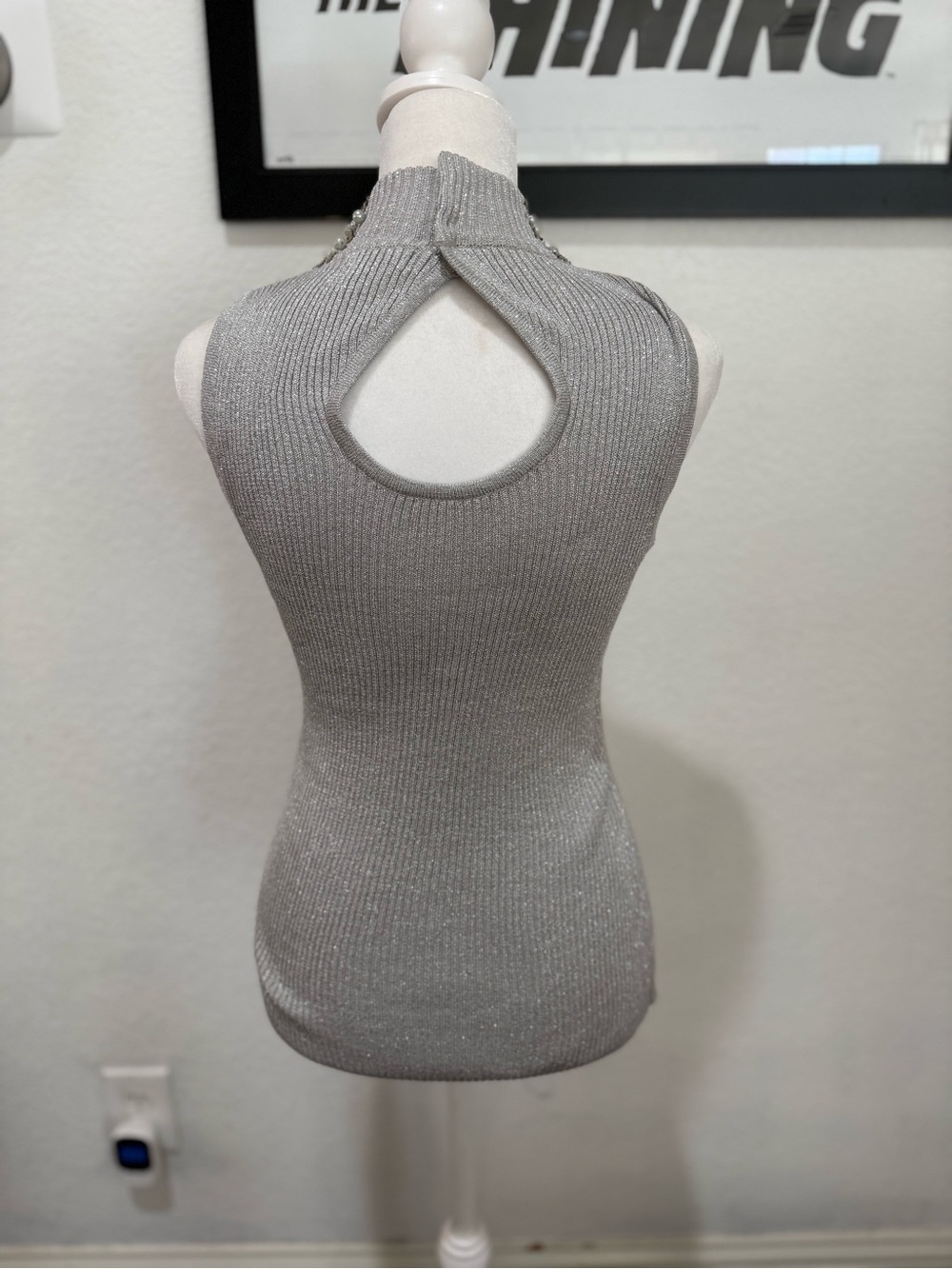 Vintage Cache Sleeveless Pearl-Embellished Metallic Knit Top - Gray - Picture 4 of 6